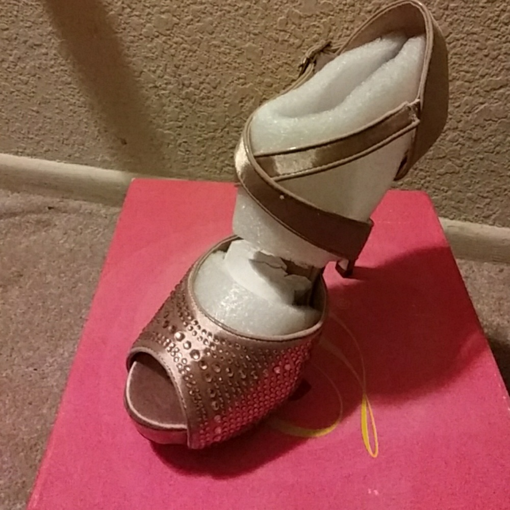 Shoe
